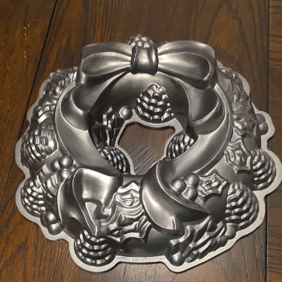 Nordic Ware Other - Nordic Ware Holiday Wreath Bundt Cake Pan Cast Aluminum USA